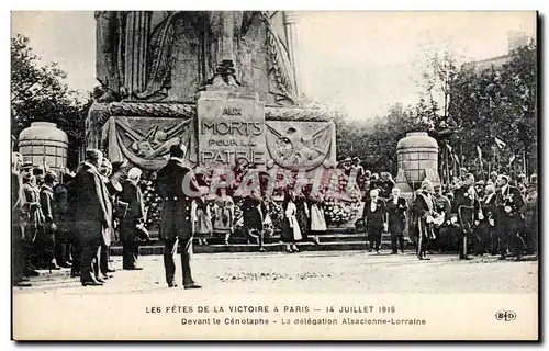 Ansichtskarte AK Militaria Paris Fetes de la victoire 14 juillet 1919 Devant le Cenotaphe la delegation Alsacienn