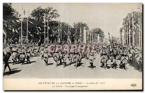 Ansichtskarte AK Militaria Paris Fetes de la victoire 14 juillet 1919 Le defile Troupes francaises