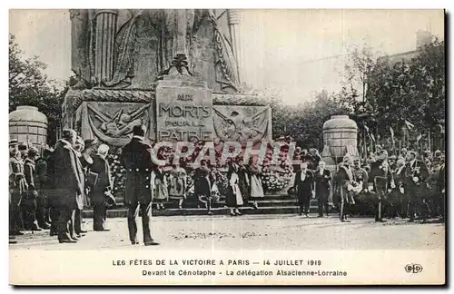 Ansichtskarte AK Militaria Paris Fetes de la victoire a Paris 14 juillet 1919 Devant le Cenotaphe la delegation A