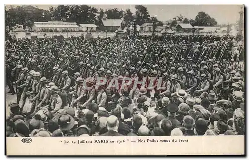 Cartes postales Militaria Paris Le 14 juillet a Paris en 1916 Nos poilus venus du front