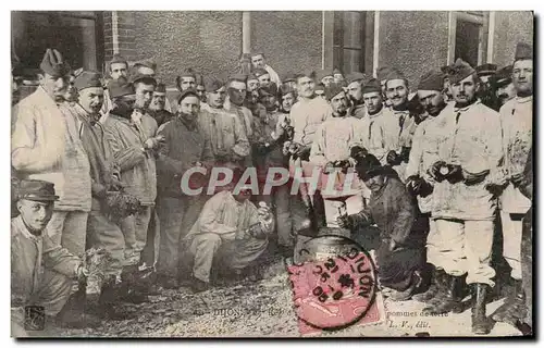 Ansichtskarte AK Militaria Dijon Soldats Corvee de pommes de terre