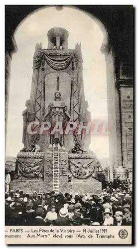 Ansichtskarte AK Militaria Paris Les fetes de la Victoire 14 juillet 1919 Le monument Aux morts eleve sous l arc