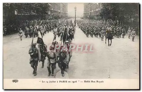 Ansichtskarte AK Militaria Paris Le 14 juillet a Paris en 1916 Defile Rue Royale