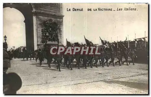 Ansichtskarte AK Militaria Paris Fetes de la Victoire 14 juillet 1919 Arc de Triomphe Les italiens