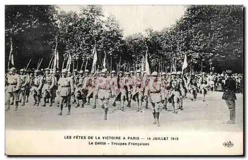 Ansichtskarte AK Militaria Paris Fetes de la Victoire 14 juillet 1919 Le defile Troupes francaises