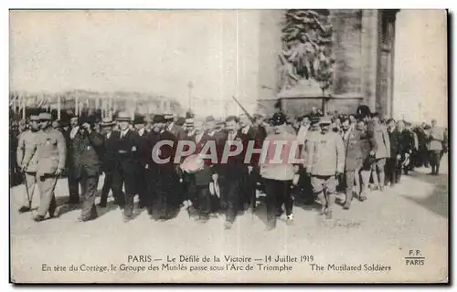 Ansichtskarte AK Militaria Paris Le defile de la victoire 14 juillet 1919 En tete du cortege le groupe des mutile