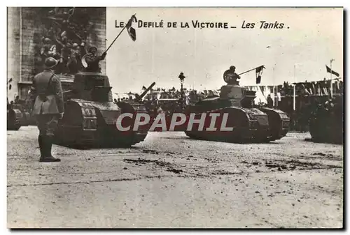 Cartes postales Militaria Paris Le defile de la victoire Arc de Triomphe Les tanks