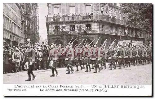 Ansichtskarte AK Militaria Paris Un 14 juillet historique Le defile des Ecossais place de l Opera