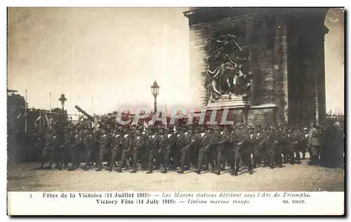 Ansichtskarte AK Militaria Paris Fetes de la Victoire 14 juillet 1919 Les marins italiens defilant sous l arc de