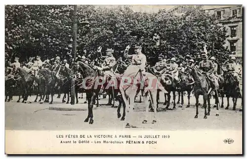 Ansichtskarte AK Militaria Paris Fetes de la Victoire 14 juillet 1919 Avant le defile Les marechaux Petain et Foc