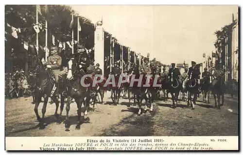 Ansichtskarte AK Militaria Paris Fetes de la Victoire 14 juillet 1919 Le defile Les marechaux Joffre et Foch Arc