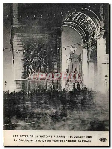 Ansichtskarte AK Militaria Paris 14 juillet 1919 Le Cenotaphe la nuit sous l arc de Triomphe