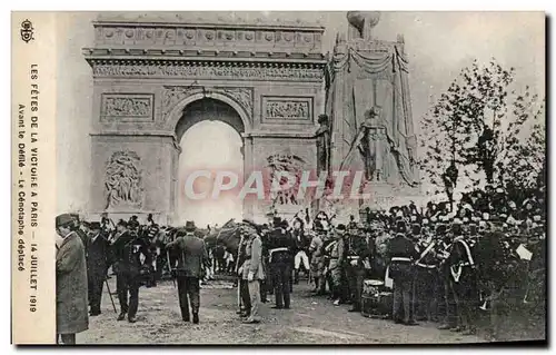 Ansichtskarte AK Militaria Paris 14 juillet 1919 Avant le defile Le Cenotaphe deplace