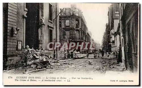 Cartes postales Militaria Reims Le crime Une rue bombardee