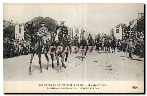 Ansichtskarte AK Militaria Paris Fetes de la victoire 14 juillet 1919 Le defile Les Marechaux Joffre et Foch