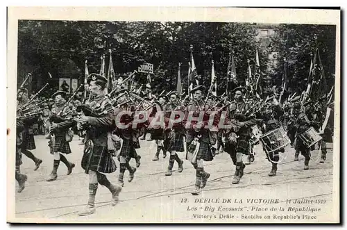 Ansichtskarte AK Militaria Defile de la victoire Paris 14 juillet 1919 Les Big Ecossais Place de la Republique