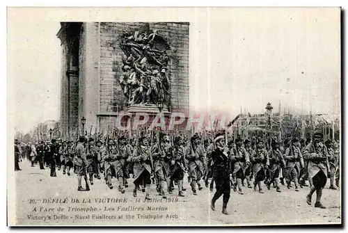 Cartes postales Militaria 14 juillet 1919 A l Arc de Triomphe Les fusiliers marins