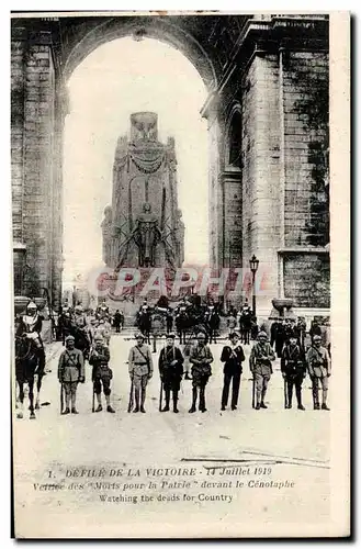 Ansichtskarte AK Militaria 14 juillet 1919 A l Arc de Triomphe Veillee des morts pour la patrie devant le Cenotap