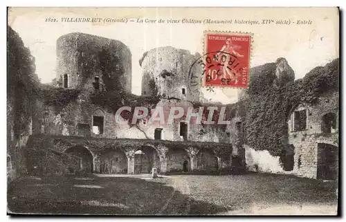 Cartes postales Villandraut La Cour du Vieux Chateau Entree