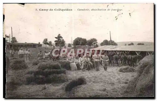 Ansichtskarte AK Camp de Coetquidan Cavalerie distribution de fourrage Militaria Cheval Horse