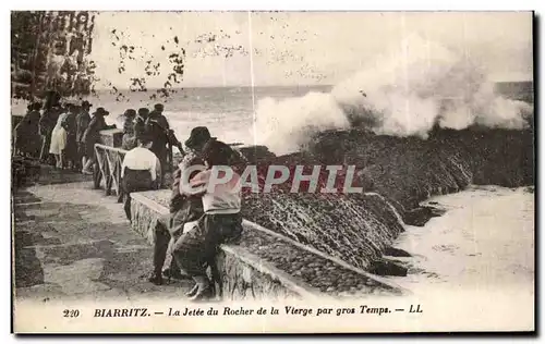 Cartes postales Biarritz La Jetee du Rocher de la Vierge par gros Temps