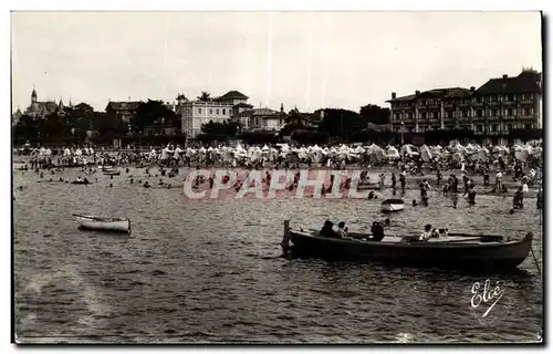 Cartes postales Arcachon La plage a l heure du bain vers le casino