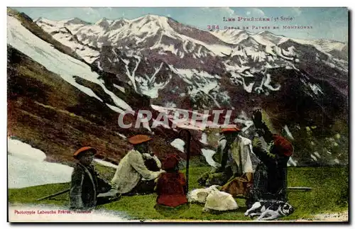 Cartes postales Les Pyrenees Repas de patres en montagnes Chien