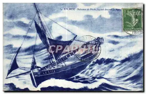 Cartes postales Bateau En Mer Bateaux de Peche fuyant devant la tempete Peche