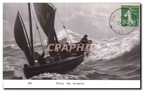 Cartes postales Bateau Dans les brisants Peche