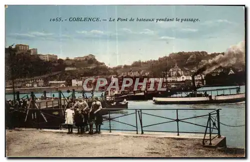 Cartes postales Coblence Le Pont de bateaux pendant le passage