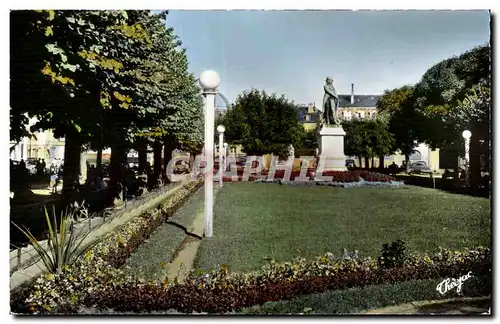 Cartes postales Hte Vienne Limoges La Square et la Staute du Marechal Jourden