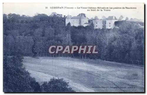 Ansichtskarte AK Lusignan (Vienne) Le Vieux Chateau Melusin et les prairies de Vauchiron au bord de la Vonne