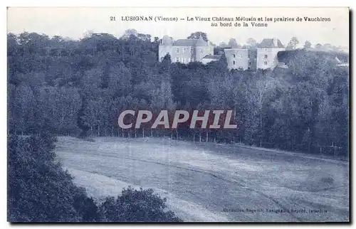 Cartes postales Lusignan (Vienne) Le Vieux Chateau Melusin et les prairies de Vauchiron au bord de la Vonne