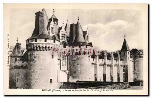 Cartes postales Dissais (Vienne) Entree et Facade Est du Chateau