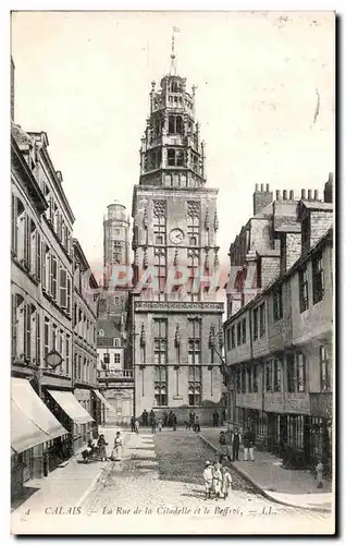 Cartes postales CALAIS - La Rue de Citadelle et le Beffroi