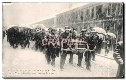 Cartes postales Catastrophe des mines de Courrieres Vers le cimetiere sous l ouragan de neige