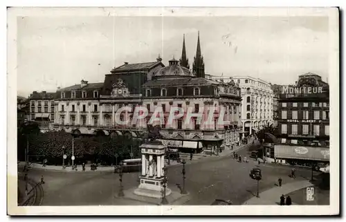 Cartes postales Clermont-Ferrand Place de Jaude et le Theatre