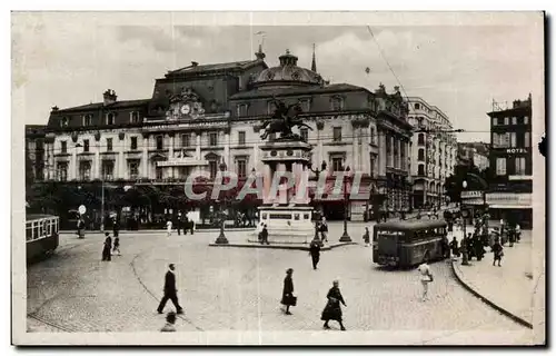 Cartes postales Clermont-Ferrand (Puy-de-Dome) - La Place de Jaude - La Stafue de Vercingetorix et le Theatre