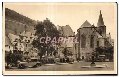 Cartes postales Le Mont Dore (Puy de Dome) la place des Moulisn et l eglise St Pardoux