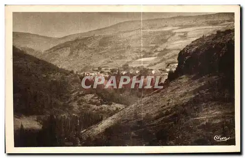 Ansichtskarte AK Renteres Vue d ARDES Curieux village dominant la vallee de la Couze