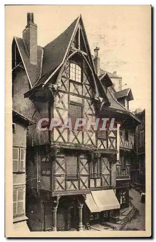 Cartes postales Thiers Le Chateau du Piroux Bati en 1423 pour Guillaume Bouithec Seigneur du Chariol