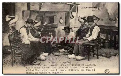 Cartes postales L Auvergne La Veillee Pres les durs travaux la soiree doueement s achieve