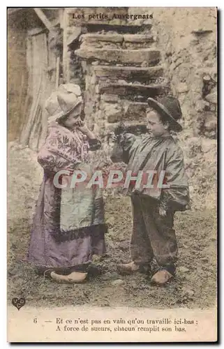 Cartes postales Other Les petits Auvergnats Folklore Costume Enfants