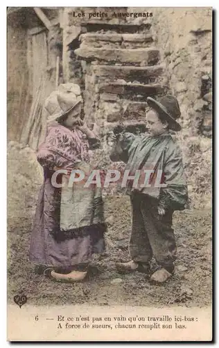 Cartes postales Other Les petits Auvergnats Folklore Costume Enfants