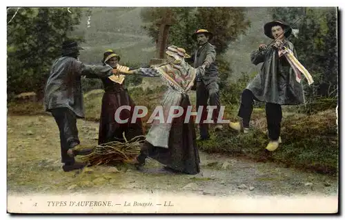 Cartes postales D Auvergne Types La Bourree LL Folklore Costume