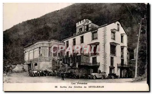 Cartes postales Les Pyrenees Sortie des Grottes de betharram