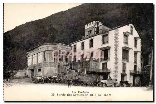 Cartes postales Les Pyrenees Sortie des grottes de betharram