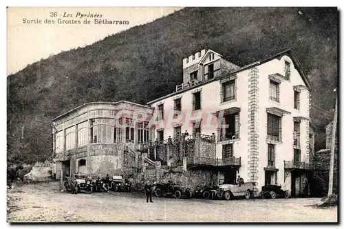 Cartes postales Les Pyrenees Sortie des Grottes de Betharram