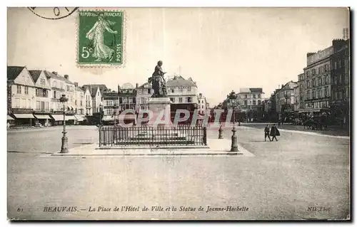 Cartes postales Beauvais La Place de I Hotel de Ville et la Statue de Jeanne Hachette