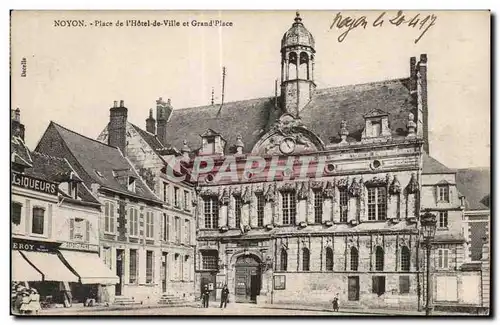 Ansichtskarte AK Noyon Place de I Hotel de Ville et Grand Place